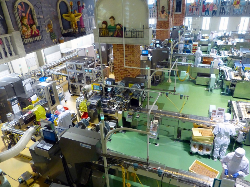 chocolaterie-BAIROLS-min_japan_sapporo_chocolate_factory_label_packaging_cookie_machine_operators-961509